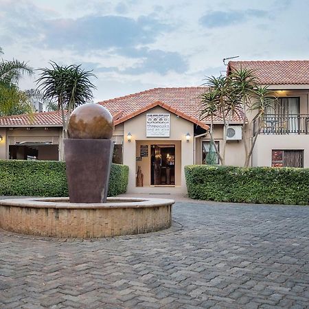Three Oaks And An Aloe Boutique Hotel Hartbeespoort Ngoại thất bức ảnh