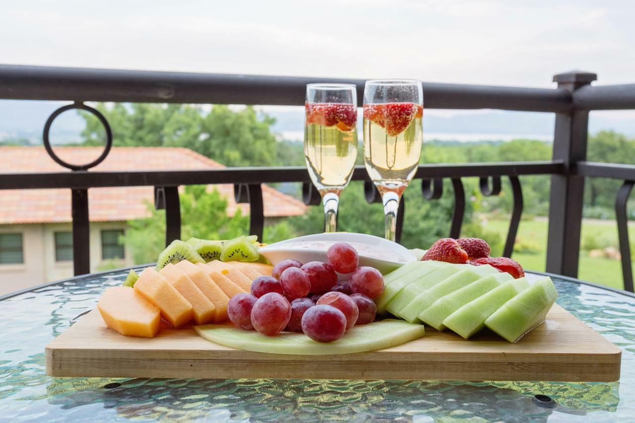 Three Oaks And An Aloe Boutique Hotel Hartbeespoort Ngoại thất bức ảnh