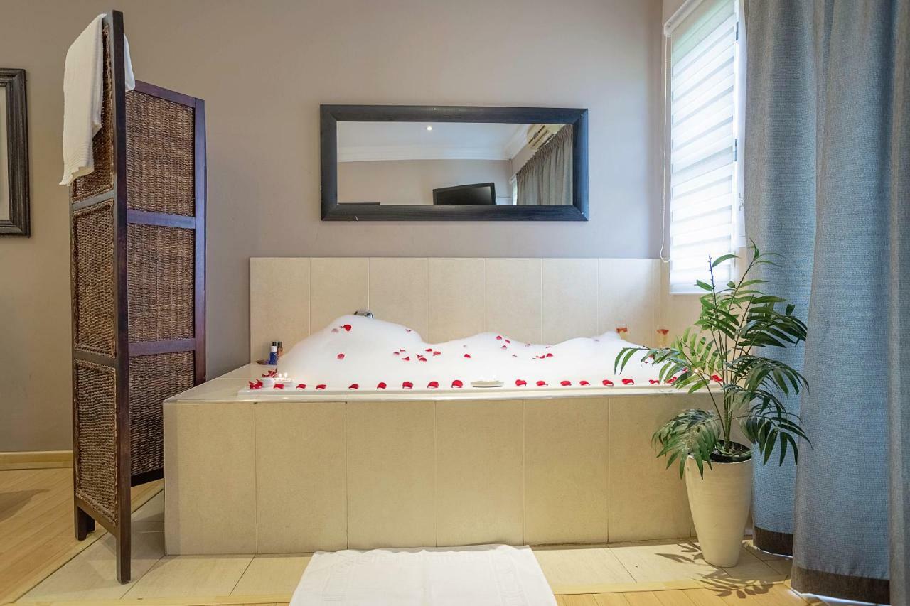 Three Oaks And An Aloe Boutique Hotel Hartbeespoort Ngoại thất bức ảnh